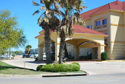Photo 2 - Baymont by Wyndham Brenham