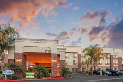 Photo 2 - La Quinta Inn & Suites by Wyndham Temecula