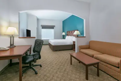 Photo 2 - Baymont Inn & Suites by Wyndham Glen Rose