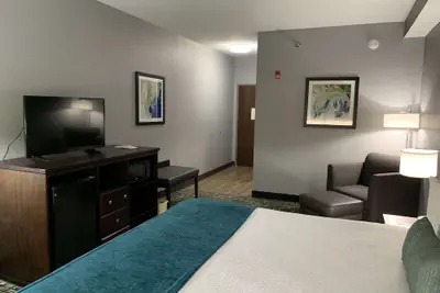 Photo 4 - Best Western Plus Olive Branch Hotel & Suites