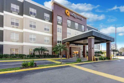 Photo 2 - La Quinta Inn & Suites by Wyndham Tampa Central