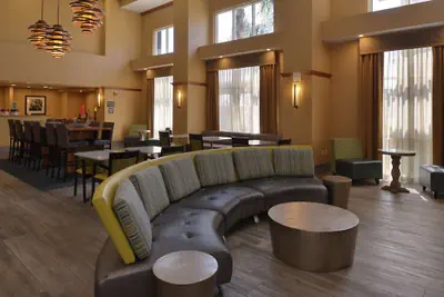 Photo 4 - Hampton Inn & Suites Bakersfield North-Airport