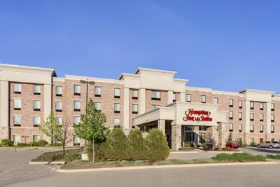 Photo 2 - Hampton Inn & Suites West Bend