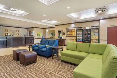 Photo 4 - Comfort Inn & Suites Northeast - Gateway