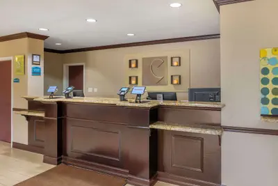 Photo 5 - Comfort Inn & Suites Northeast - Gateway