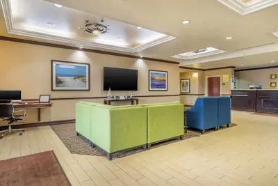 Photo 3 - Comfort Inn & Suites Northeast - Gateway