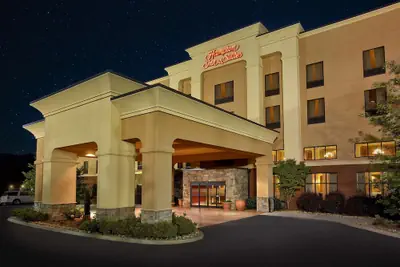 Photo 2 - Hampton Inn & Suites Sevierville @ Stadium Drive