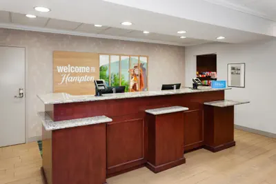 Photo 3 - Hampton Inn & Suites Alexandria