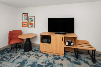 Photo 4 - Hampton Inn & Suites Alexandria