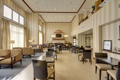 Photo 5 - Hampton Inn & Suites Alexandria