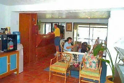 Photo 3 - Lake Roy Beach Inn