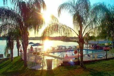 Photo 2 - Lake Roy Beach Inn