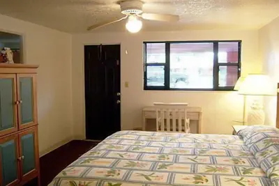 Photo 4 - Lake Roy Beach Inn