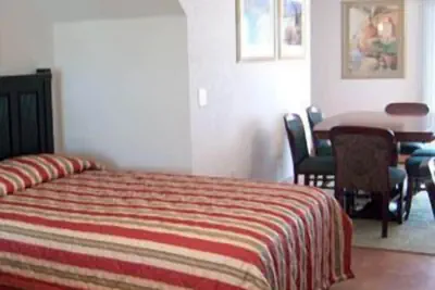 Photo 5 - Lake Roy Beach Inn