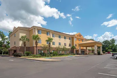 Photo 2 - Comfort Suites Alexandria North