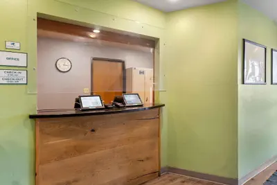 Photo 3 - Extended Stay America Select Suites - Phoenix - West