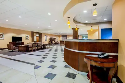 Photo 4 - La Quinta Inn & Suites by Wyndham Bel Air/I-95 Exit 77A