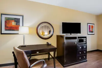Photo 5 - La Quinta Inn & Suites by Wyndham Bel Air/I-95 Exit 77A
