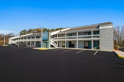Photo 2 - Rodeway Inn Richmond West End