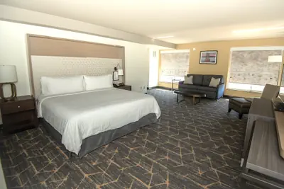 Photo 5 - Holiday Inn & Suites Oakland Airport by IHG