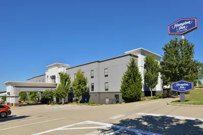 Photo 2 - Hampton Inn Kansas City Northeast