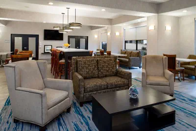 Photo 3 - Hampton Inn Kansas City Northeast
