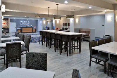 Photo 5 - Hampton Inn Kansas City Northeast