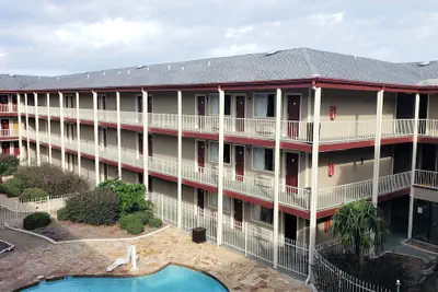 Photo 2 - Red Roof Inn Kenner – New Orleans Airport NE