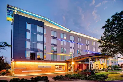 Photo 2 - Aloft by Marriott Philadelphia Airport