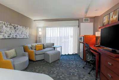 Photo 5 - Courtyard by Marriott San Diego Airport/Liberty Station