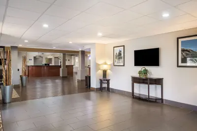 Photo 5 - Comfort Suites Forsyth near I-75