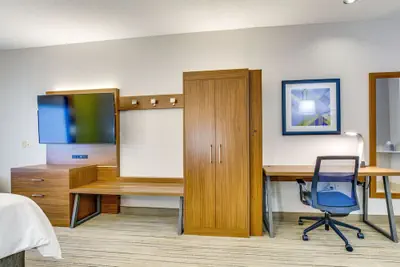 Photo 3 - Holiday Inn Express Vincennes by IHG