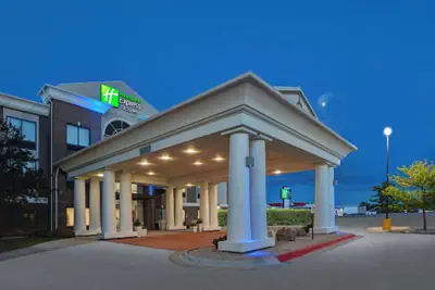 Photo 2 - Holiday Inn Express & Suites Buffalo by IHG