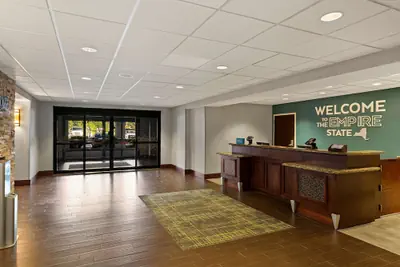Photo 5 - Hampton Inn & Suites Poughkeepsie