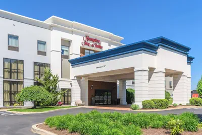 Photo 2 - Hampton Inn & Suites Hartford-Manchester
