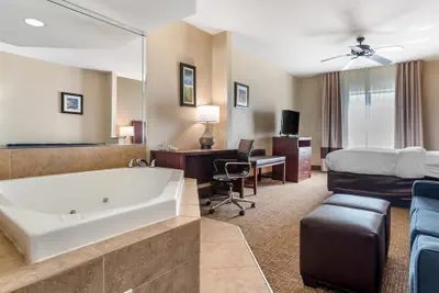 Photo 2 - Comfort Inn & Suites Clinton - Jackson West