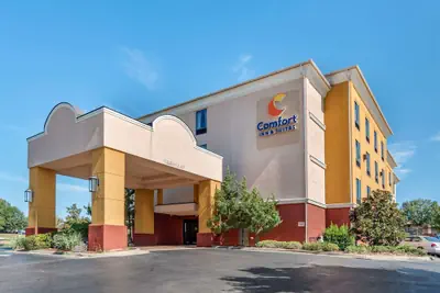 Photo 2 - Comfort Inn & Suites Clinton - Jackson West