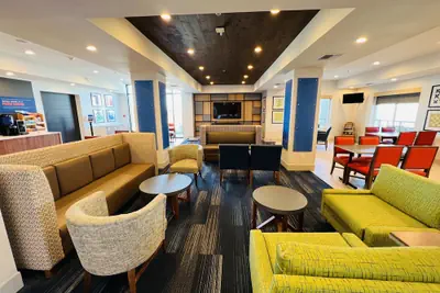 Photo 3 - Holiday Inn Express & Suites Salinas by IHG