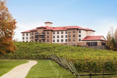 Photo 2 - Holiday Inn Express & Suites Lexington NW-The Vineyard by IHG