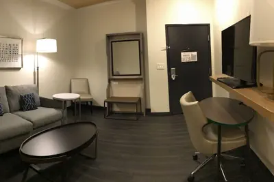 Photo 4 - Holiday Inn & Suites McKinney - N Allen by IHG