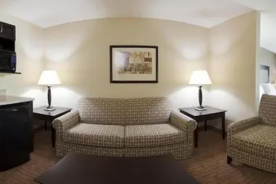 Photo 2 - Holiday Inn Express Hotel & Suites Madison-Verona by IHG
