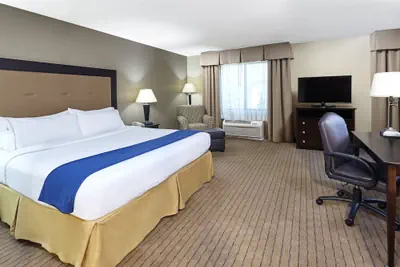 Photo 3 - Holiday Inn Express Hotel & Suites Madison-Verona by IHG