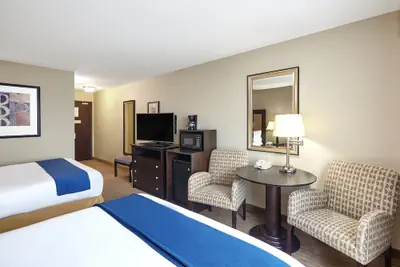 Photo 4 - Holiday Inn Express Hotel & Suites Madison-Verona by IHG