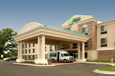 Photo 2 - Holiday Inn Express Hotel & Suites Madison-Verona by IHG