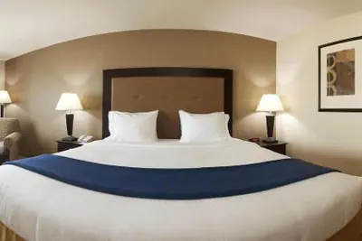 Photo 3 - Holiday Inn Express Hotel & Suites Madison-Verona by IHG