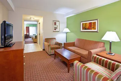 Photo 4 - Holiday Inn Express Hotel & Suites Niagara Falls by IHG