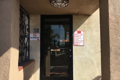 Photo 3 - Econo Lodge Long Beach I-405