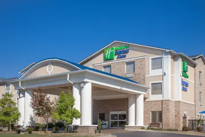 Photo 2 - Holiday Inn Express Hotel & Suites Clarksville by IHG