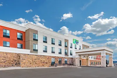 Photo 2 - Holiday Inn Express & Suites Trinidad by IHG