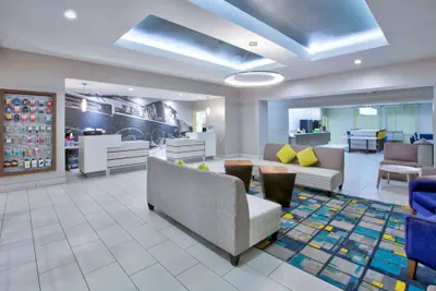 Photo 3 - La Quinta Inn & Suites by Wyndham Palestine